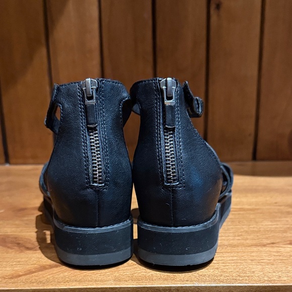 Eileen Fisher Black Leather Size 6 Strappy Sandals - Picture 4 of 10